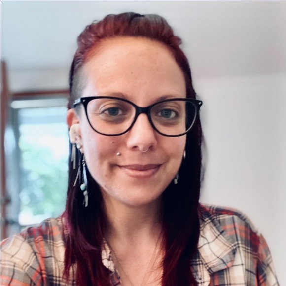 Meet your Posher, Danielle - Picture 2 of 4